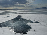 На льду Байкала потерялись восемь автотуристов