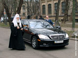 И тут же предстоятель пояснил, почему он сам ездит на Mercedes представительского класса, который ему подарили бизнесмены. По его словам, такой автомобиль не роскошь, а необходимое средство передвижения И тут же предстоятель пояснил, почему он сам ездит на Mercedes представительского класса, который ему подарили бизнесмены. По его словам, такой автомобиль не роскошь, а необходимое средство передвижения