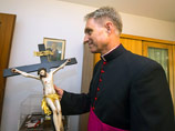 "Паромщиком" между Папой Франциском и ушедшим на покой Бенедиктом XVI стал "ворон" и "кукловод" Георг Генсвайн