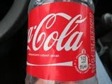 В Грузии пошутили по поводу Coca-Cola в резиденции президента: "На рынок не идет, а только для Путина" В Грузии пошутили по поводу Coca-Cola в резиденции президента: "На рынок не идет, а только для Путина"