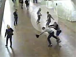 Напомним, инцидент в метро случился в ночь на 26 мая 2012 года: на эскалаторе завязался конфликт, который перерос в драку на платформе станции "Цветной бульвар" Напомним, инцидент в метро случился в ночь на 26 мая 2012 года: на эскалаторе завязался конфликт, который перерос в драку на платформе станции "Цветной бульвар"