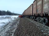 В Красноярском крае поезд сошел с рельсов, столкнувшись с фурой