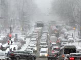 Киев парализовало рекордным снегопадом, который идет на Москву
