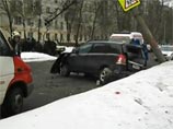 В очередном ДТП на улицах Москвы погиб сын водителя, который сел за руль пьяным. Авария произошла в субботу вечером на 15-й Парковой улице: Opel Zafira вылетел на встречную полосу, где столкнулся с двумя автомобилями В очередном ДТП на улицах Москвы погиб сын водителя, который сел за руль пьяным. Авария произошла в субботу вечером на 15-й Парковой улице: Opel Zafira вылетел на встречную полосу, где столкнулся с двумя автомобилями