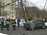 В воскресенье в УГИБДД по Москве сообщили: водитель за рулем "Опеля" был пьян, а в ДТП погиб его 12-летний сын, которого он посадил на переднее сиденье без спецкресла не пристегнул ремнем безопасности