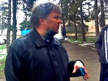 Лидера оппозиционной партии "Яблоко" Сергея Митрохина, прибывшего на выборы главы города Анапа (Краснодарский край), опрыскали из шприца неизвестной жидкостью