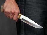 В Москве прокурора пырнул ножом в живот и бедро водитель подрезавшего его "Мерседеса"