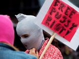 Сбежавшая после "панк-молебна" участница Pussy Riot дала интервью американцам: "Отец назвал меня Антихристом" Сбежавшая после "панк-молебна" участница Pussy Riot дала интервью американцам: "Отец назвал меня Антихристом"