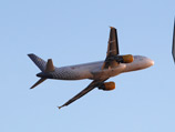 Российские диспетчеры развернули в небе летевший в Санкт-Петербург самолет испанской авиакомпании-лоукостера Vueling Airlines из-за того, что рейс не был согласован