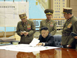 На них видно, как Ким Чен Ын с руководителями Генштаба обсуждает план нападения на своих противников
