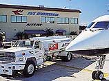Для этого ему была предоставлена запасная машина чартерной фирмы Jet Aviation Для этого ему была предоставлена запасная машина чартерной фирмы Jet Aviation
