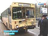 Один человек погиб и несколько пострадали при столкновении автобуса и иномарки в Москве Один человек погиб и несколько пострадали при столкновении автобуса и иномарки в Москве