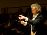 Музыкальный директор Франц Вельзер-Мест, стоявший за дирижерским пультом, потерял сознание и не смог продолжать руководить оркестром
