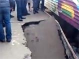 В Киеве от прыжка 120-киллограммового мужчины обвалился перрон с людьми (ВИДЕО) В Киеве от прыжка 120-киллограммового мужчины обвалился перрон с людьми (ВИДЕО)