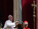 Папа Франциск подчеркнул роль женщины в воспитании веры и вознес молитвы у гробницы святого Петра