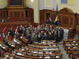 Заседание Верховной Рады Украины в среду не открылось, депутаты оппозиционных фракций продолжают блокировать президиум и трибуну