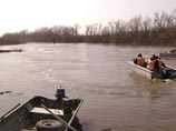 Под Волгоградом пропала семья из четырех человек, пытавшаяся в половодье переплыть реку