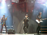 Музыканты германской рок-легенды Scorpions и британской Rainbow начнут сегодня в России свое европейское турне. В качестве точки отсчета выбран Санкт-Петербург, 5 апреля супергруппа даст концерт на столичной площадке "Известия Холл"