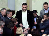 Оппозиционеры начали блокирование 2 апреля, после того как провалилось голосование по проекту постановления о назначении выборов мэра и Киевсовета на 2 июня