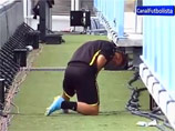 Футболист "Боруссии" справил нужду на поле перед матчем Лиги чемпионов (ВИДЕО)