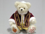 В 2005 году быть представленным в виде мишки удостоился соотечественник немецких игрушечников - Папа Бенедикт XVI