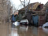 МЧС борется с подтоплениями: обстановку оценивают с воздуха МЧС борется с подтоплениями: обстановку оценивают с воздуха