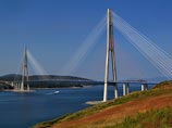 Молодой мужчина покончил жизнь самоубийством во вторник утром, прыгнув с моста, ведущего на остров Русский во Владивостоке