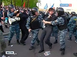 Правозащитники продолжают настаивать, что беспорядков на Болотной площади не было, а на столкновения с полицией участников "Марша миллионов" спровоцировали сами стражи порядка