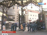 Петербургская полиция в ходе облавы на Сенном рынке задержала почти четыре сотни человек