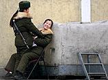 Госсекретарь Керри из Сеула сделал внушение Ким Чен Ыну. А прессу сразили пограничницы на каблуках Госсекретарь Керри из Сеула сделал внушение Ким Чен Ыну. А прессу сразили пограничницы на каблуках