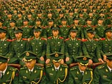 Всего в рядах вооруженных сил Поднебесной насчитывается 2,3 млн военнослужащих