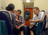 Состав отправился во вторник вечером с Ярославского вокзала. Вместе с активистами на одном поезде едет сам Навальный