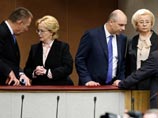 Медведев выступил в Думе, защитил "расстрельного" министра и велел "сделать Кипру ручкой" Медведев выступил в Думе, защитил "расстрельного" министра и велел "сделать Кипру ручкой"