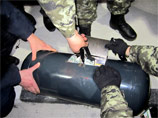 Сотрудники Погранслужбы Украины конфисковали крупную партию наличности, которая была замаскирована с помощью автомобильного газового баллона. Всего пограничники изъяли несколько десятков миллионов рублей, которые злоумышленник вез в Россию Сотрудники Погранслужбы Украины конфисковали крупную партию наличности, которая была замаскирована с помощью автомобильного газового баллона. Всего пограничники изъяли несколько десятков миллионов рублей, которые злоумышленник вез в Россию
