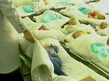 По версии следствия, поздно вечером 1 апреля две медсестры "Дома ребенка специализированного N1" решили распить купленную одной из женщин бутылку водки. Во время застолья несколько детей проснулись и стали плакать, чем очень разозлили медсестер По версии следствия, поздно вечером 1 апреля две медсестры "Дома ребенка специализированного N1" решили распить купленную одной из женщин бутылку водки. Во время застолья несколько детей проснулись и стали плакать, чем очень разозлили медсестер