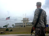 Число голодающих узников спецтюрьмы США в Гуантанамо достигло 52 человек. 15 заключенных кормят принудительно через зонд, трое госпитализированы