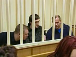 Обвинение в совершении убийства и незаконном обороте оружия было предъявлено троим братьям Махмудовым, один из которых является исполнителем преступления, а также их дяде Лом-али Гайтукаеву и бывшему сотруднику милиции Сергею Хаджикурбанову