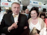 После "пропажи" жены Жириновского пресса нашла еще ряд депутатов, успевших развестись перед подачей деклараций После "пропажи" жены Жириновского пресса нашла еще ряд депутатов, успевших развестись перед подачей деклараций