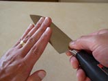 Узнав об увольнении, фотограф из Омска насмерть заколол себя ножом Узнав об увольнении, фотограф из Омска насмерть заколол себя ножом