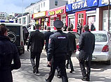 В Белгороде развернут полномасштабный поиск 32-летнего уголовника-рецидивиста Сергея Помазуна, который накануне средь бела дня застрелил шесть человек, в том числе двух школьниц 14-ти и 16-ти лет В Белгороде развернут полномасштабный поиск 32-летнего уголовника-рецидивиста Сергея Помазуна, который накануне средь бела дня застрелил шесть человек, в том числе двух школьниц 14-ти и 16-ти лет