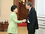 "Бизнес-грех" Билла Гейтса: на встрече с президентом обидел Южную Корею левой рукой