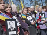 Янукович, выступая на импровизированной трибуне, вспомнил о ликвидаторах аварии и почтил из память всех погибших минутой молчания