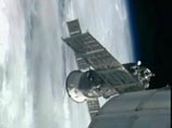 Космический "грузовик" "Прогресс" успешно состыковался с МКС. Поломанную антенну решили не трогать Космический "грузовик" "Прогресс" успешно состыковался с МКС. Поломанную антенну решили не трогать