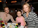 Анастасия Волочкова с дочерью Ариадной и мамой