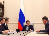 Медведев призвал правительство выработать общее мнение об экономике страны