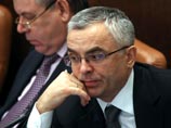Сенатор от Ханты-Мансийского автономного округа Виктор Пичугов опроверг слухи о своем уходе из Совфеда в связи с принятием закона о запрете на владение госчиновниками и парламентариями зарубежных счетов и иностранных ценных активов Сенатор от Ханты-Мансийского автономного округа Виктор Пичугов опроверг слухи о своем уходе из Совфеда в связи с принятием закона о запрете на владение госчиновниками и парламентариями зарубежных счетов и иностранных ценных активов