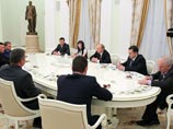 Встреча с полномочным представителем Президента в Уральском федеральном округе Игорем Холманских и жителями региона, 29 апреля 2013 года Встреча с полномочным представителем Президента в Уральском федеральном округе Игорем Холманских и жителями региона, 29 апреля 2013 года