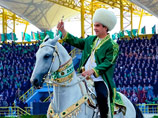 Президент Туркмении в качестве жокея выиграл на скачках 11 млн долларов