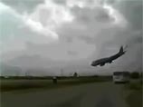 Крушение афганского самолета рядом с военной базой США попало на ВИДЕО Крушение афганского самолета рядом с военной базой США попало на ВИДЕО