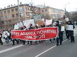 В Красноярске на первомайской "монстрации" с требованием венчать на царство Джигурду полиция "разоблачила" Дарта Вейдера В Красноярске на первомайской "монстрации" с требованием венчать на царство Джигурду полиция "разоблачила" Дарта Вейдера